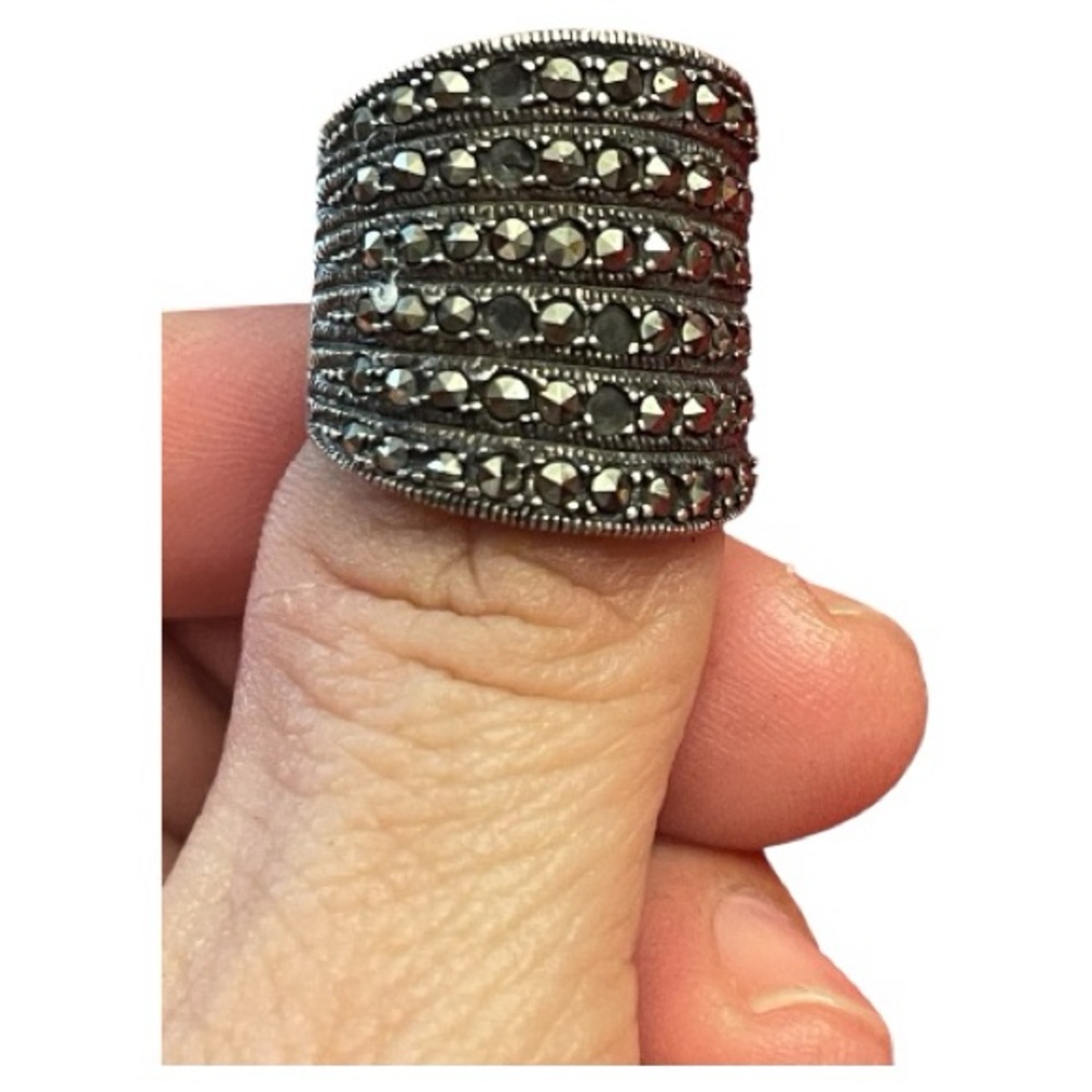 Elegant Silver Band Ring PLEASE REVIEW ALL PICTURES!